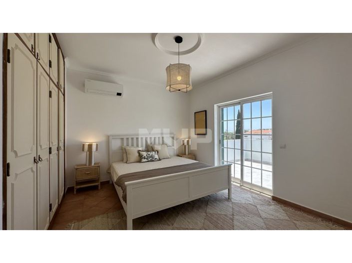 Image No.25-4 Bed House for sale