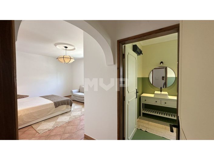 Image No.26-4 Bed House for sale