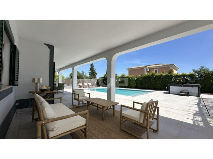 Image No.3-4 Bed House for sale