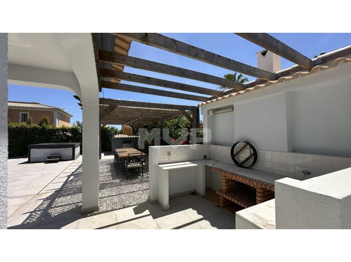 Image No.4-4 Bed House for sale
