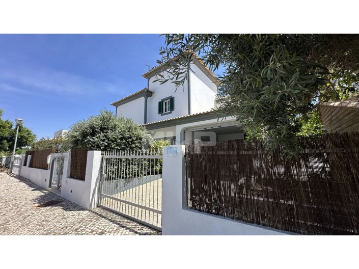 Image No.8-4 Bed House for sale