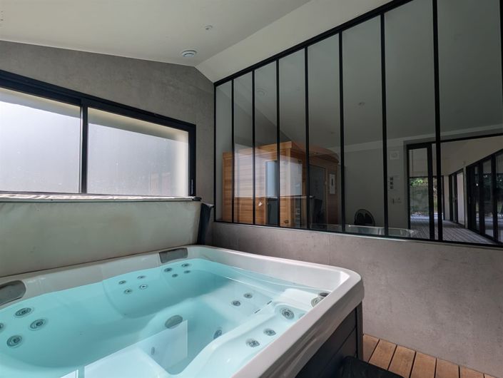 Image No.19-6 Bed House for sale