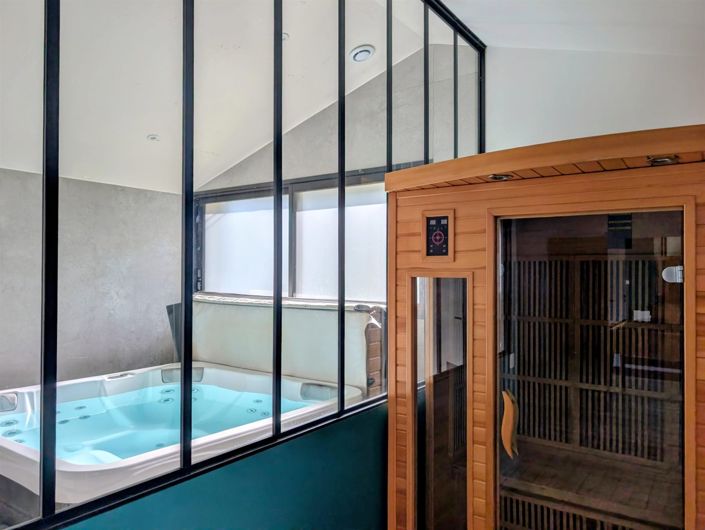 Image No.20-6 Bed House for sale