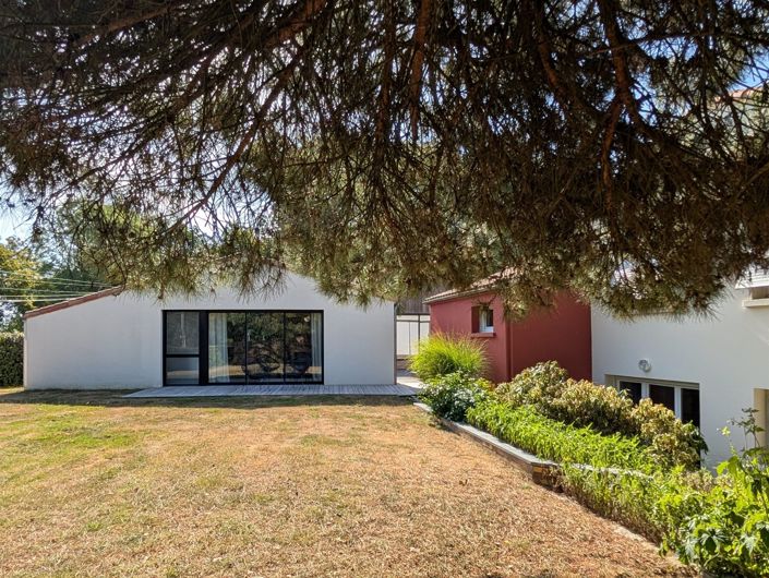 Image No.24-6 Bed House for sale
