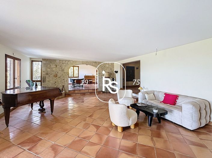 Image No.7-5 Bed House for sale
