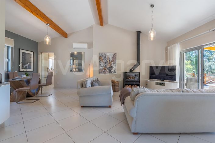 Image No.11-3 Bed House for sale
