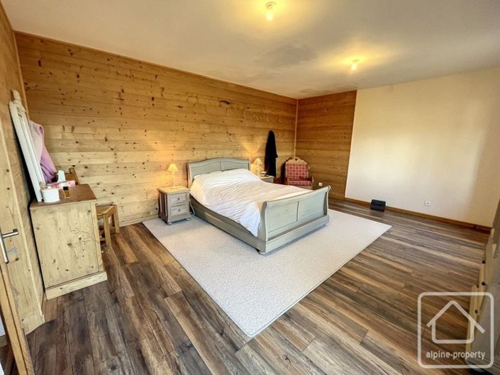 Image No.22-5 Bed Property for sale