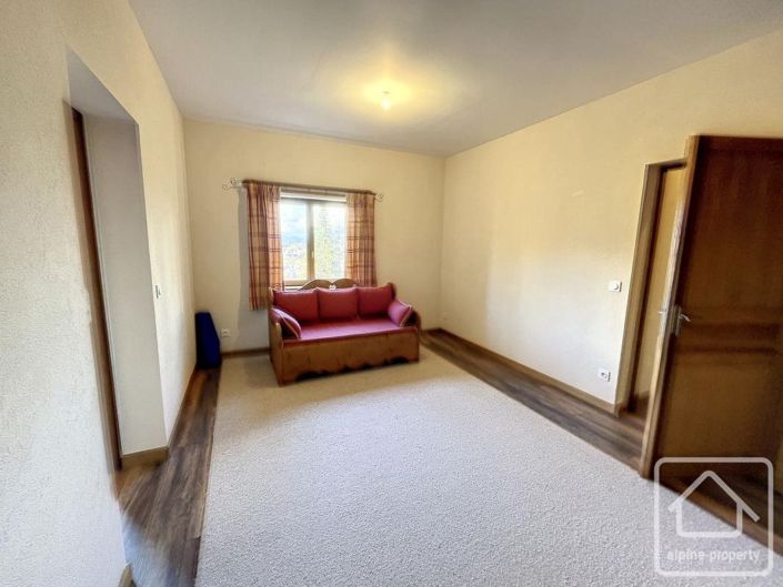 Image No.23-5 Bed Property for sale