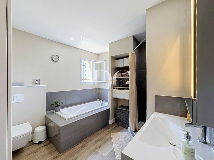 Image No.16-3 Bed House for sale