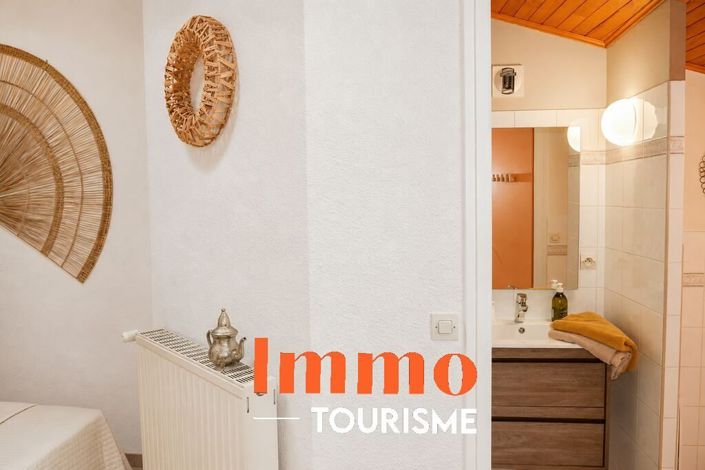 Image No.16-8 Bed House for sale