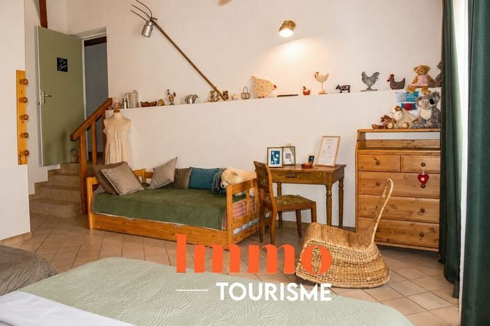 Image No.18-8 Bed House for sale