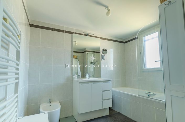 Image No.9-3 Bed Apartment for sale