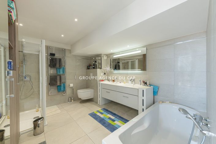 Image No.17-3 Bed Apartment for sale