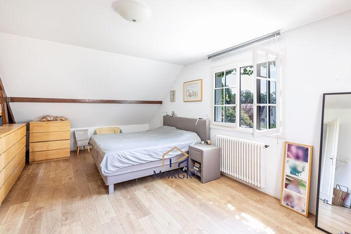 Image No.17-5 Bed House for sale