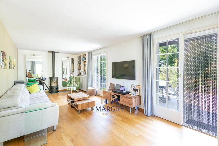 Image No.2-5 Bed House for sale