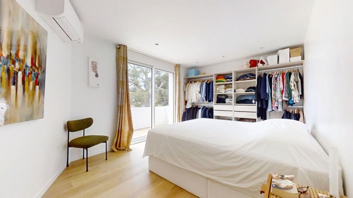Image No.17-4 Bed House for sale