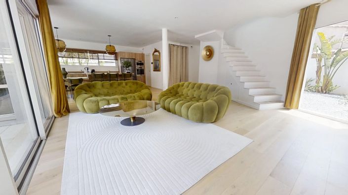 Image No.2-4 Bed House for sale