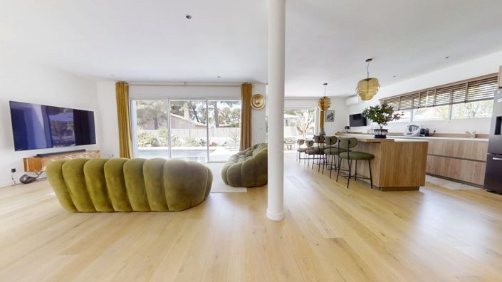 Image No.6-4 Bed House for sale
