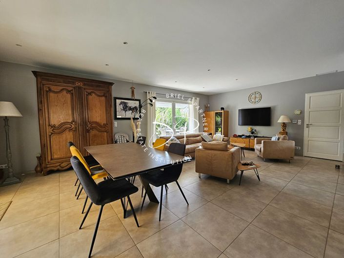 Image No.8-4 Bed House for sale