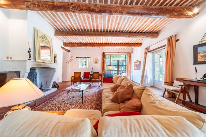 Image No.8-6 Bed House for sale