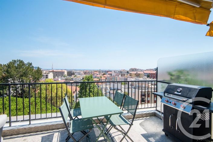 Image No.10-3 Bed Apartment for sale