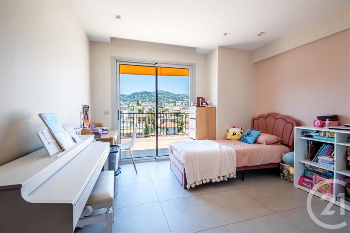 Image No.18-3 Bed Apartment for sale