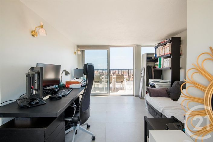 Image No.21-3 Bed Apartment for sale