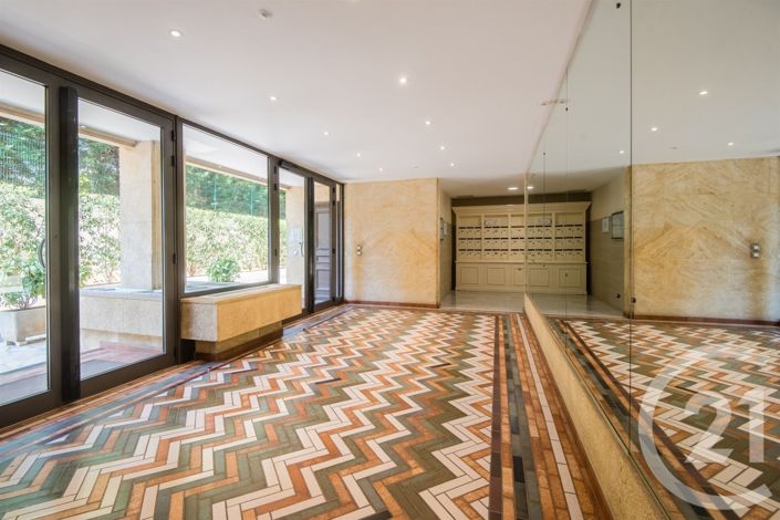 Image No.24-3 Bed Apartment for sale