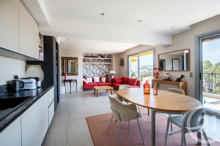 Image No.8-3 Bed Apartment for sale