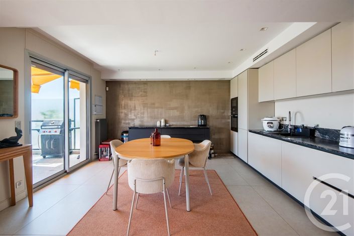 Image No.9-3 Bed Apartment for sale
