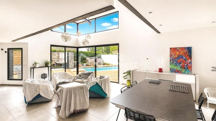 Image No.4-6 Bed House for sale