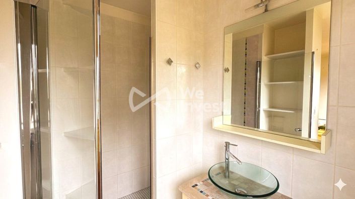 Image No.8-6 Bed House for sale