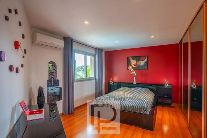 Image No.11-4 Bed House for sale
