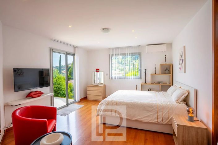 Image No.12-4 Bed House for sale