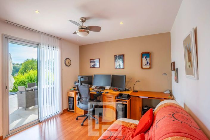 Image No.14-4 Bed House for sale