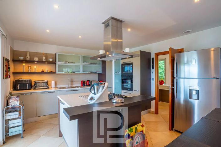 Image No.9-4 Bed House for sale