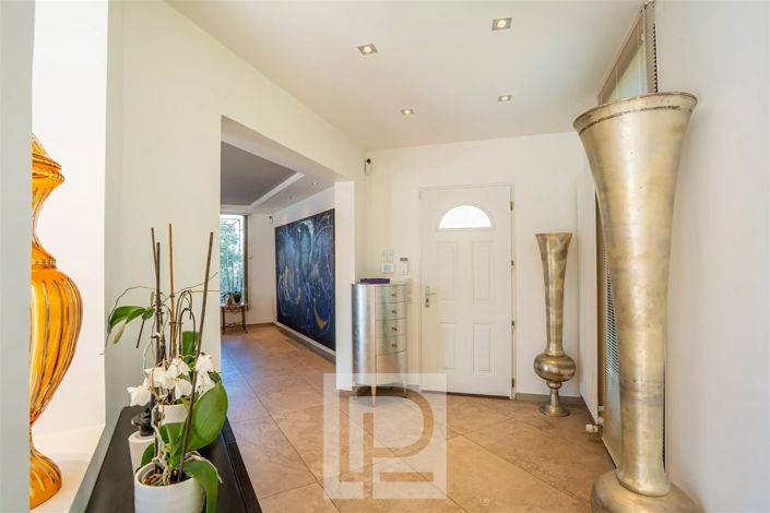 Image No.15-4 Bed House for sale
