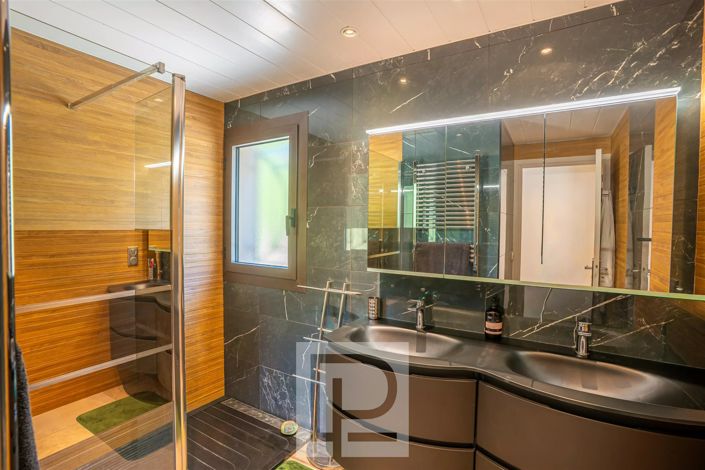 Image No.24-4 Bed House for sale
