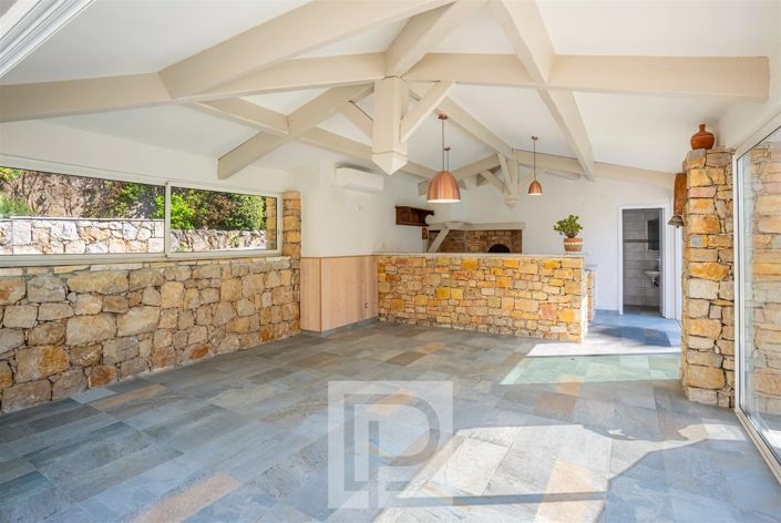 Image No.3-5 Bed House for sale
