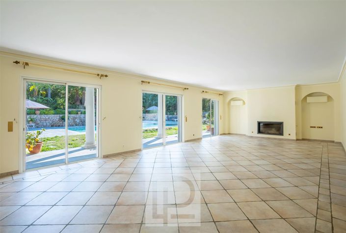 Image No.4-5 Bed House for sale