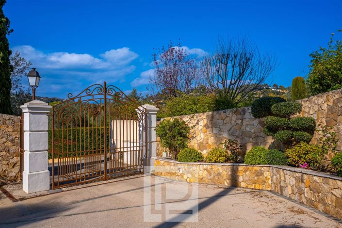 Image No.6-5 Bed House for sale