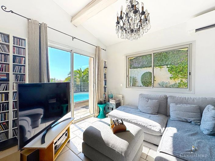 Image No.7-4 Bed House for sale