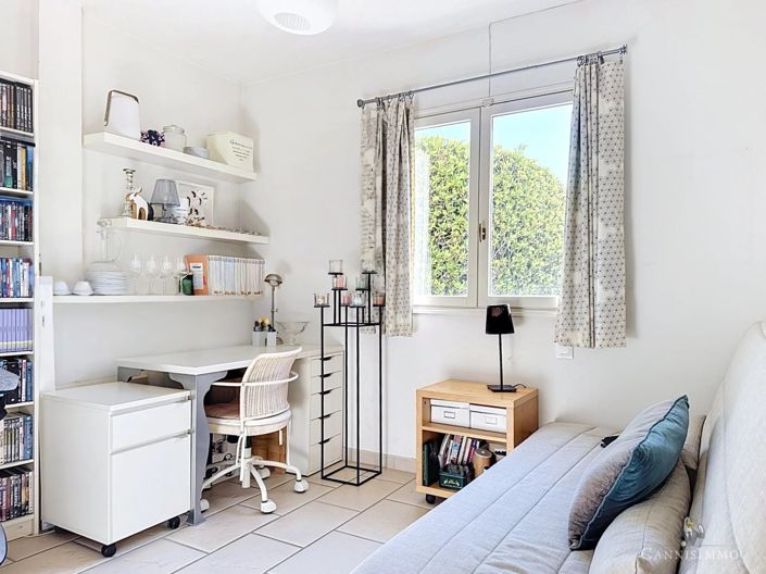 Image No.8-4 Bed House for sale