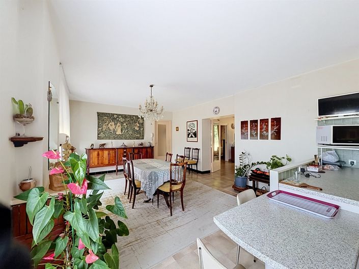 Image No.5-2 Bed House for sale