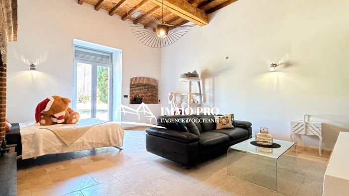 Image No.16-6 Bed House for sale