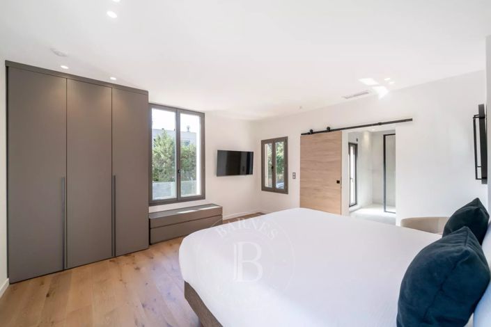 Image No.18-7 Bed House for sale