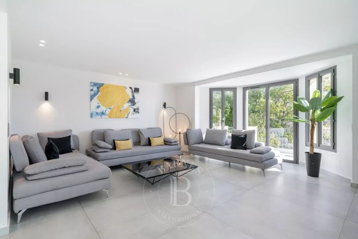 Image No.5-7 Bed House for sale