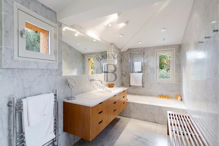 Image No.17-3 Bed House for sale