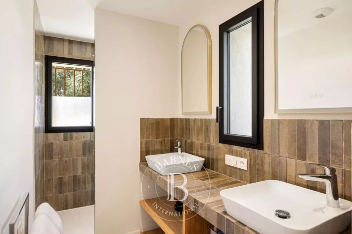 Image No.17-4 Bed House for sale