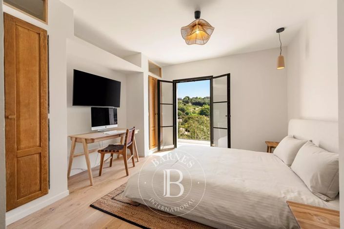 Image No.18-4 Bed House for sale